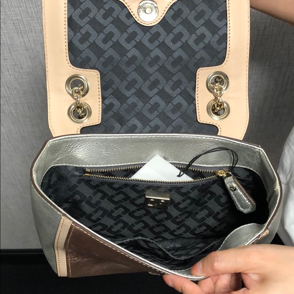Dvf shoulder bag , color is so IN - Picture 3 of 8